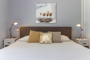 5 bedrooms, iron/ironing board, WiFi, bed sheets - Villa Ocean Blue, Ocean views , Walk to beach, Pool (Ferragudo)
