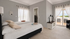 A bedroom with a bed, bedside tables, a desk, and a view of the outdoors. - Villa Ocean Blue, Ocean views , Walk to beach, Pool (Ferragudo)