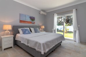 5 slaapkamers, een strijkplank/strijkijzer, wifi, beddengoed