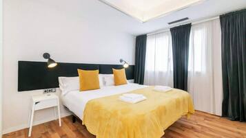 2 bedrooms, iron/ironing board, travel cot, WiFi