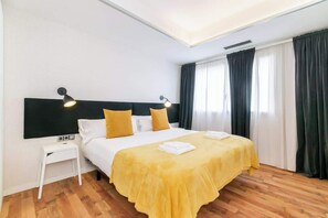 2 habitaciones, tabla de planchar con plancha, cuna de viaje y wifi 