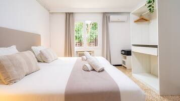 6 bedrooms, travel crib, free WiFi, bed sheets