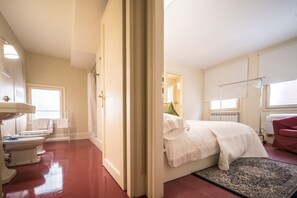 2 chambres, fer et planche à repasser, Wi-Fi, draps fournis
