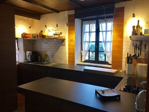 Jääkaappi, uuni, liesi, astianpesukone