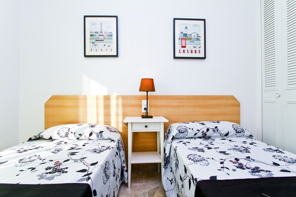 3 chambres, fer et planche à repasser, Wi-Fi gratuit, draps fournis