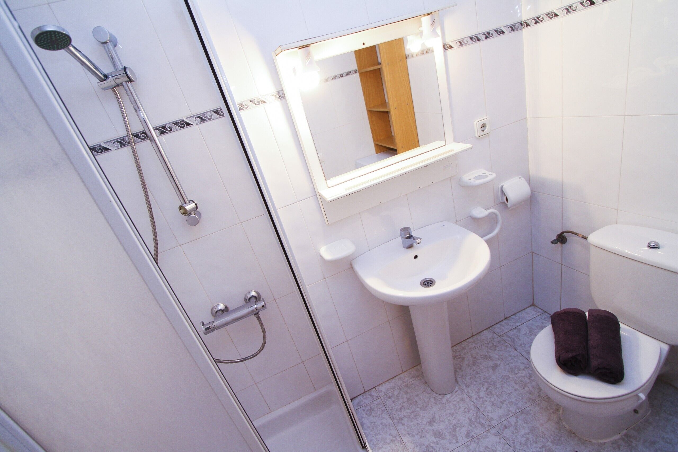 Een douche, handdoeken