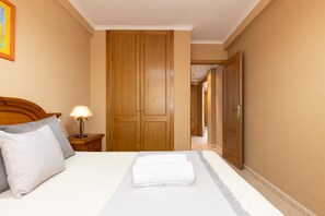 2 Schlafzimmer, Bügeleisen/Bügelbrett, kostenloses WLAN, Bettwäsche