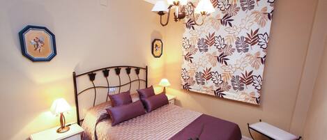 2 عدّة غرف نوم ومكواة/لوح كي وواي فاي مجانًا وملاءات أسرّة