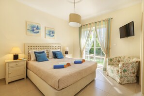 4 makuuhuonetta, silitysrauta/-lauta, ilmainen Wi-Fi, vuodevaatteet