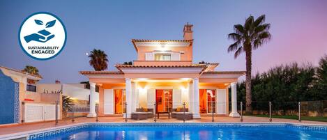 Outdoor pool, pool loungers