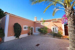 Exterior - Casa Bruella Walk to Beach Villa with Pool and BBQ (Carvoeiro)