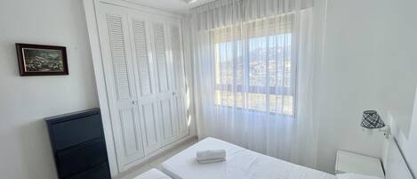2 bedrooms, bed sheets