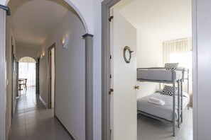 3 sovrum, strykjärn/strykbräda, gratis wi-fi och sängkläder