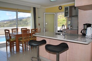Refrigerador, microondas, horno, lavavajillas