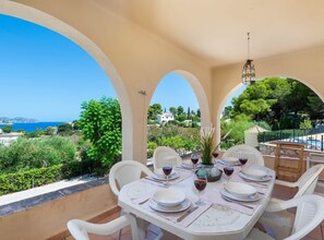 Outdoor dining - Villa Rodrigo - PlusHolidays (Benissa)