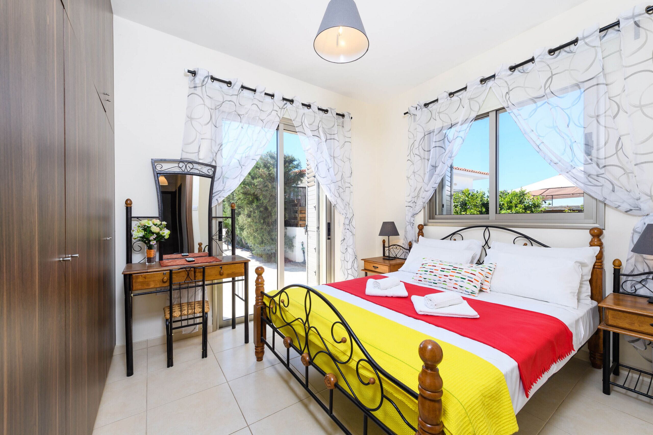 3 bedrooms, in-room safe, iron/ironing board, bed sheets