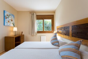 2 bedrooms, in-room safe, iron/ironing board, free WiFi