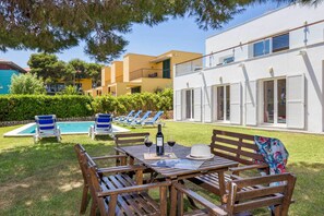 Outdoor dining - Villa Sol de Flandes (Punta Prima)
