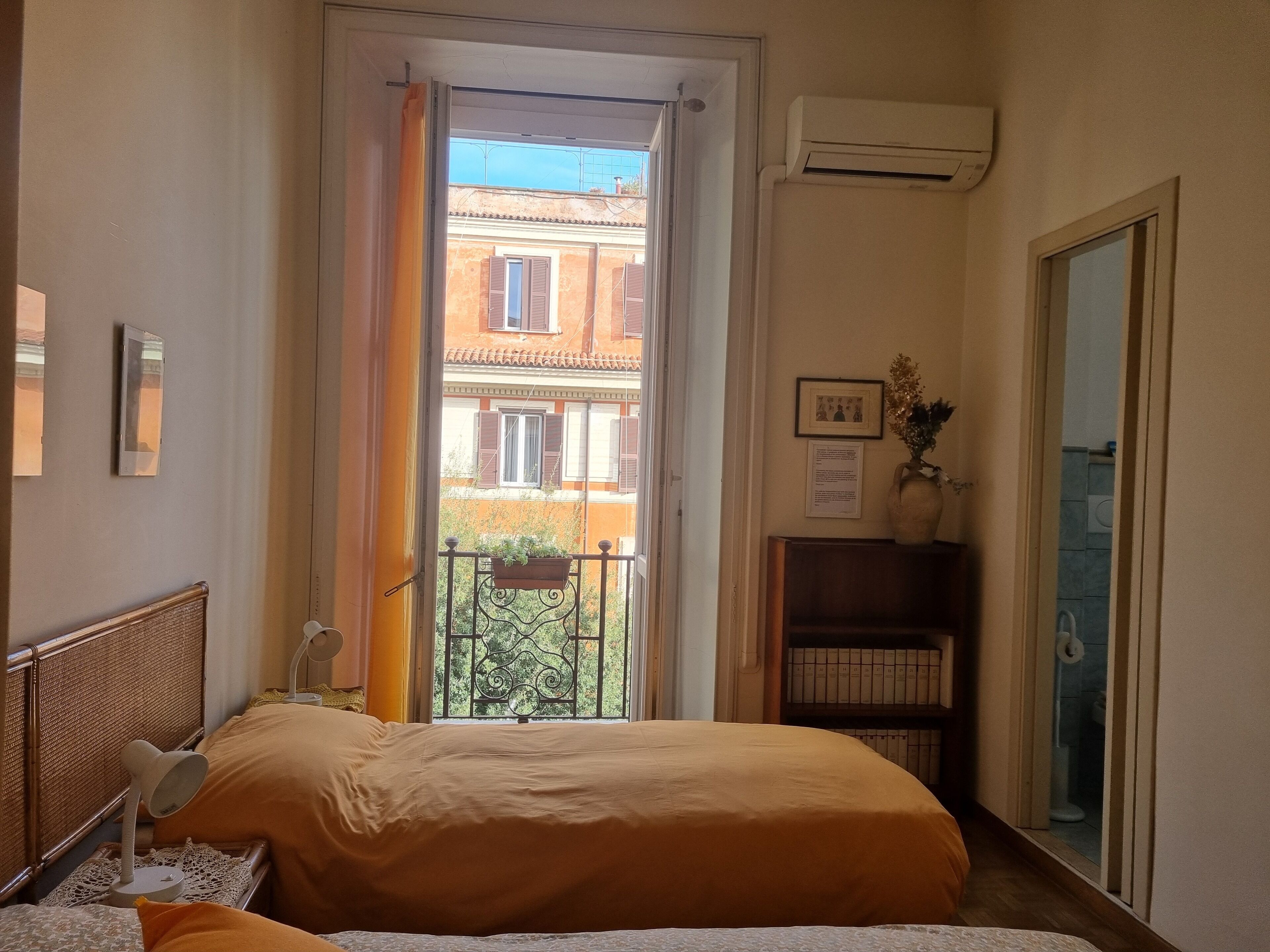 2 Schlafzimmer, Schreibtisch, Bügeleisen/Bügelbrett, Reisekinderbett