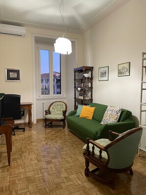 TV, libri, videoteca, impianto stereo