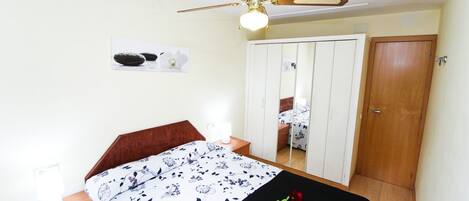 1 chambre, fer et planche Ă repasser, Wi-Fi gratuit, draps fournis