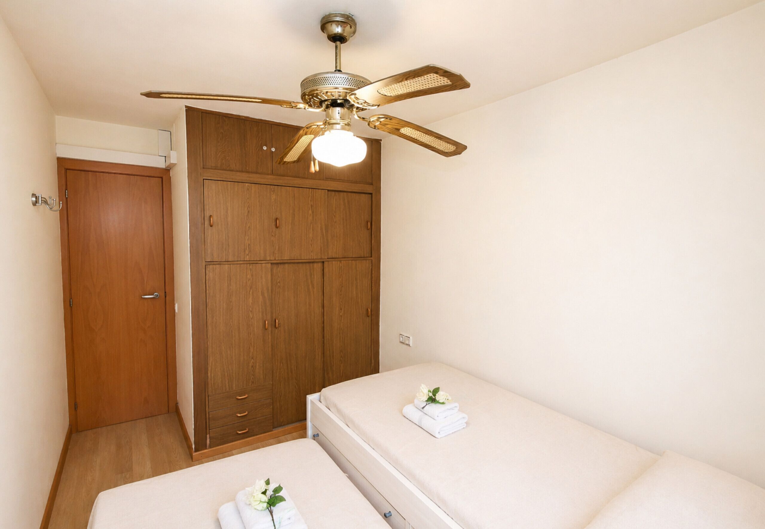 1 chambre, fer et planche à repasser, Wi-Fi gratuit, draps fournis