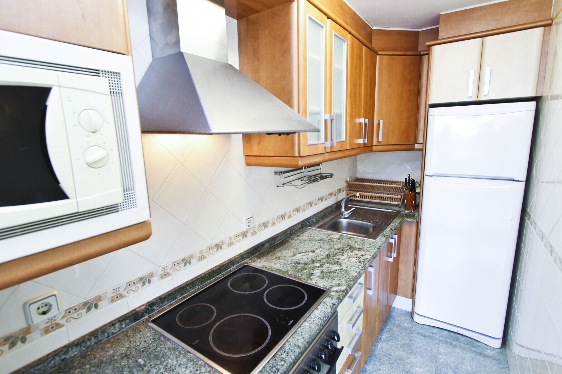 Fridge, microwave, oven, coffee/tea maker