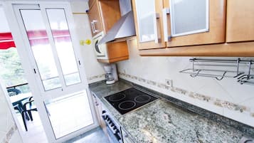 Fridge, microwave, oven, coffee/tea maker
