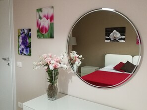 2 Schlafzimmer, Schreibtisch, Bügeleisen/Bügelbrett, kostenloses WLAN