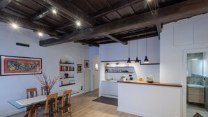 A modern interior with a dining area, kitchen, and living space. - Lovely Trastevere - An Authentic Experience .. (Roma)