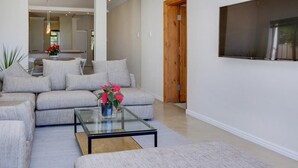 Unclassified image, 3 of 14, button - Jumeirah Blue - Four Bedroom House, Sleeps 8 (Cape Town)