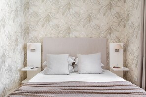 1 bedroom, in-room safe, desk, iron/ironing board