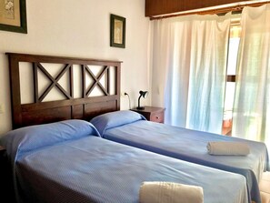 1 bedroom, bed sheets