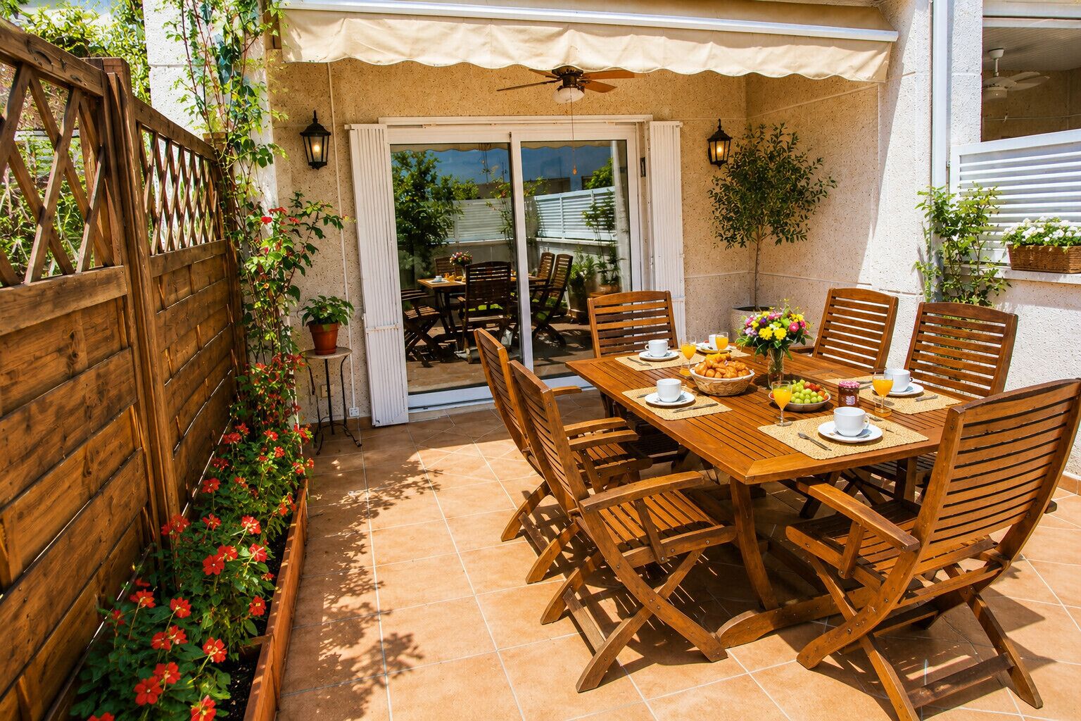 Outdoor dining