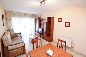 TV - ROURA Apartment - Beach 100m (La Pineda)