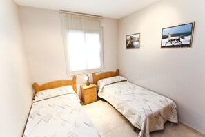 2 chambres, fer et planche à repasser, Wi-Fi gratuit, draps fournis