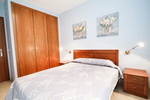 2 bedrooms, iron/ironing board, free WiFi, bed sheets