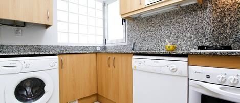 Refrigerador, microondas, horno y lavavajillas