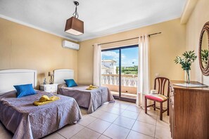 4 bedrooms, WiFi, bed sheets - Villa Charlota - Four Bedroom Villa, Sleeps 8 (Albufeira)