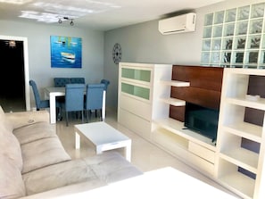 TV - LEVANTE SEAFRONT BEACH BLUELINE R003 (Benidorm)