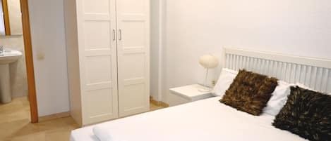 1 habitación, tabla de planchar con plancha y acceso a internet