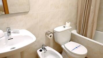 Baignoire, serviettes fournies