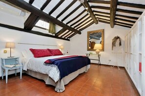 1 slaapkamer, een strijkplank/strijkijzer, gratis wifi, beddengoed