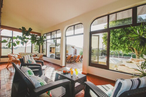 Villa w/ heatable pool & BBQ in Balaia