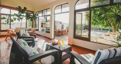 Villa w/ heatable pool & BBQ in Balaia