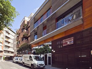 Exterior - My Space Barcelona 6 Apart. to reach 36 people at Clínica Barraquer (Barcelona)