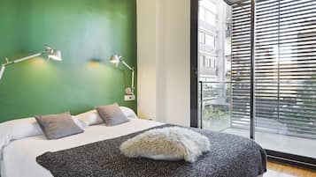 3 slaapkamers, een strijkplank/strijkijzer, reisbedje, gratis wifi