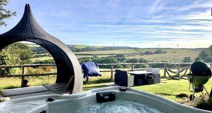Private Hot Tub, Heating throughout plus Wood Burner, Rural & Sea Views