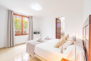 5 bedrooms, iron/ironing board, travel cot, free WiFi