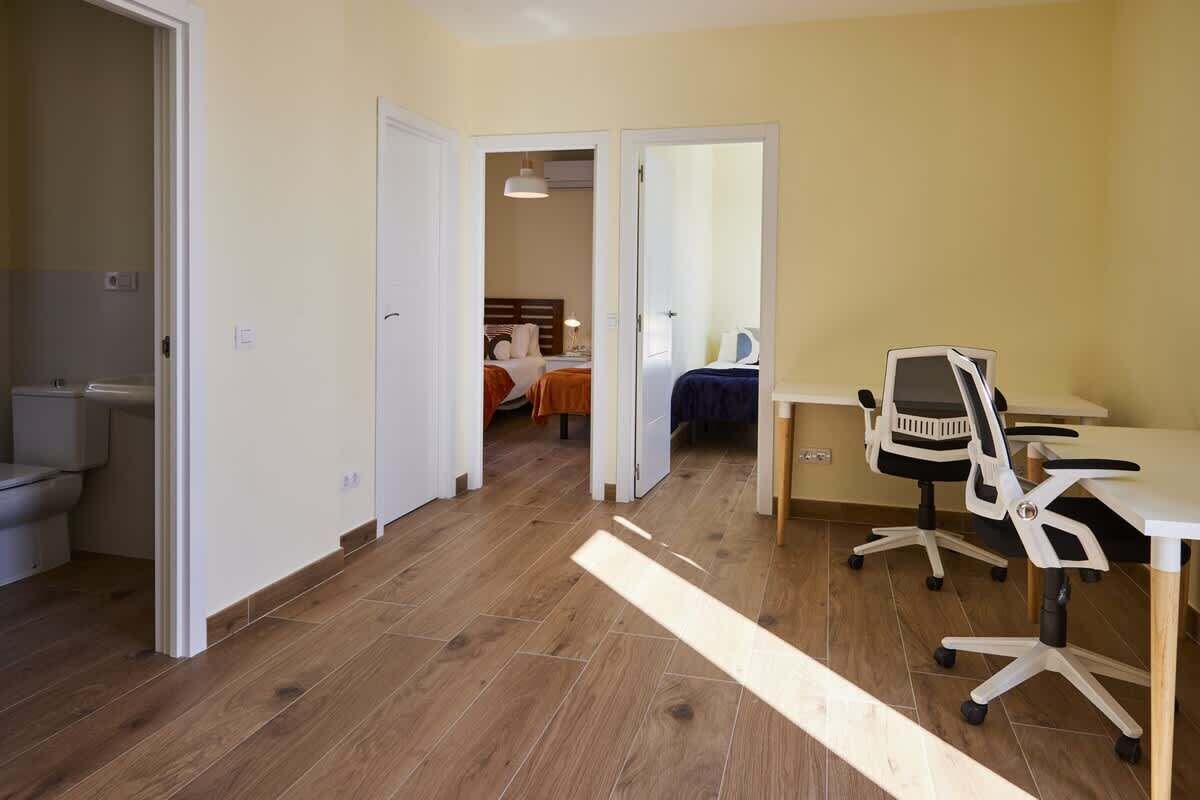 4 slaapkamers, een kluis op de kamer, een strijkplank/strijkijzer